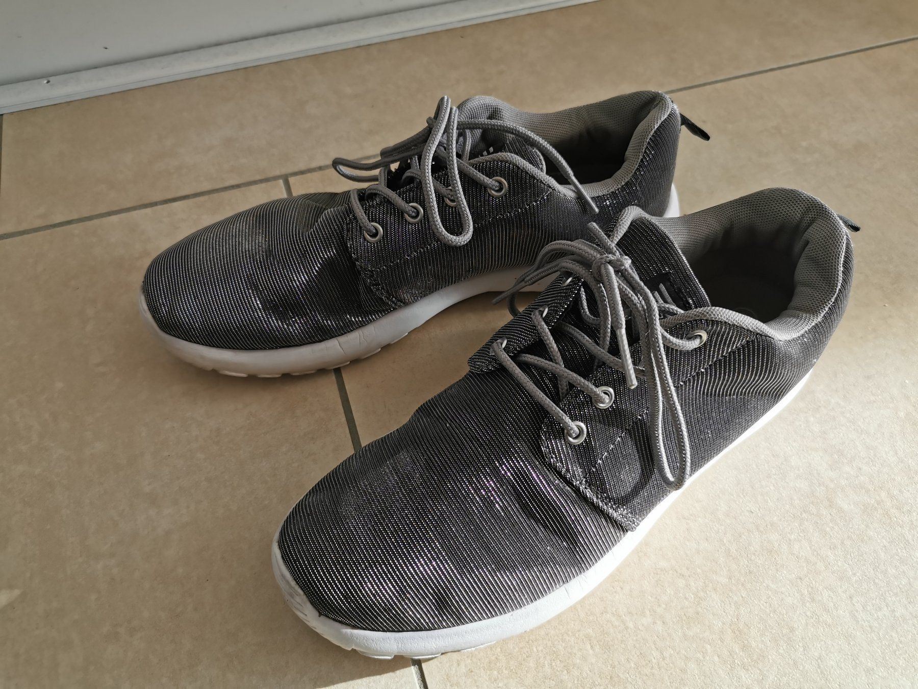 Scarpe da donna: Sneaker - Grösse 40 – Nuovo (secondo la descrizione) da Rickenbach b. Wil venduto da VeryLovelyThings 3