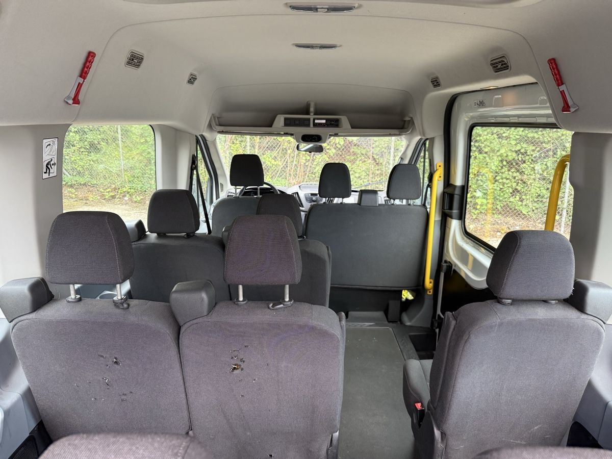 Ford Veicoli commerciali: Ford Transit mit 12 Sitzplätzen – Usato da Dietlikon venduto da Maximum0123 5