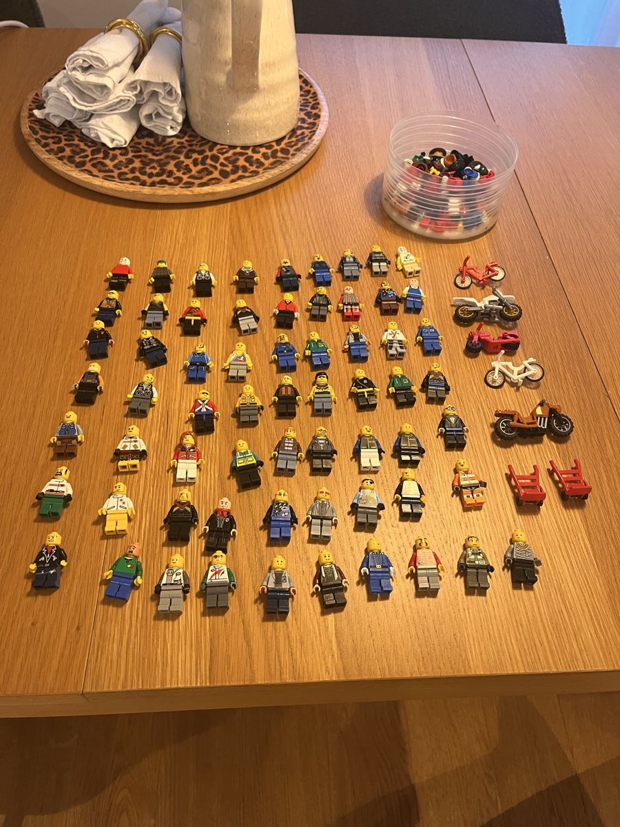 Lego Statuette: Lego Minifiguren Konvolut – Usato da Näfels venduto da Dzekson