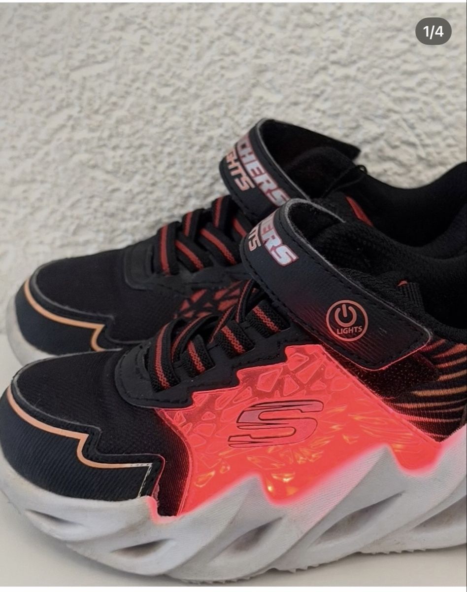 Skechers Schuhe für Jungen: Kinderschuhe Skechers mit Lichtern Grösse 33 gebraucht – Gebraucht aus Stilli von Bana_db 1