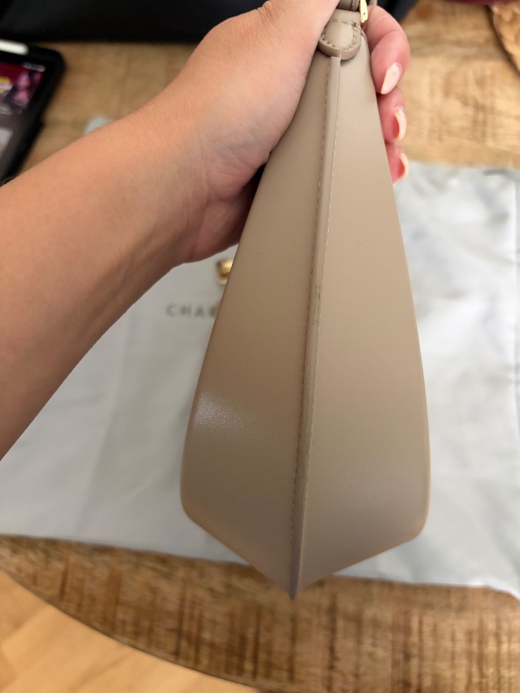 Taschen für Damen: Charles & Keith New Shoulder Bag – Neu und originalverpackt aus Zürich von mon_ht6w 2
