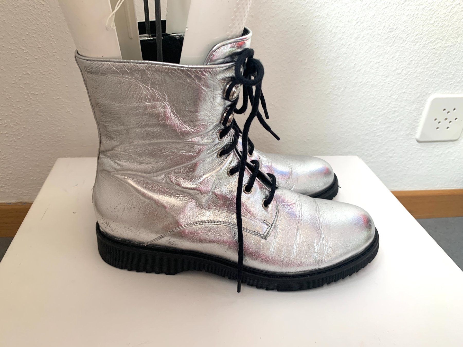 Marc Cain Scarpe da donna: MARC CAIN Stiefeletten Boots silber Gr. 41 – Usato da Zürich venduto da anader 1