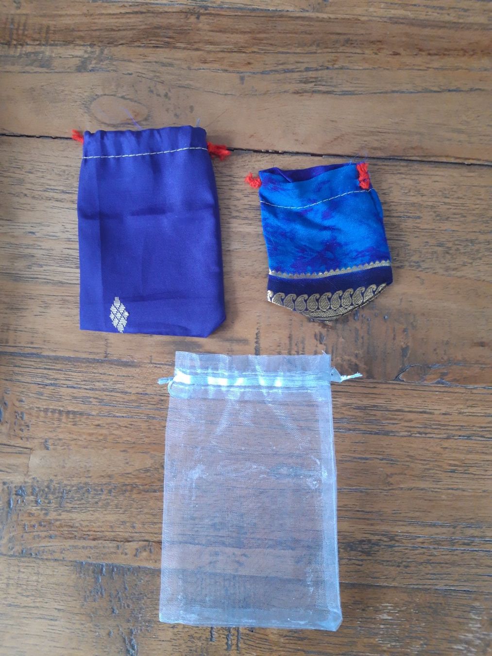 Tessuti: 5 Ethno Schmucksäckchen Säckchen Organza Verpackung Geschenk – Nuovo (secondo la descrizione) da Feuerthalen venduto da tanatha_st