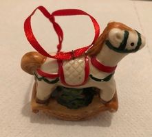 Hübscher, kleiner Anhänger, Pferdchen aus Keramik