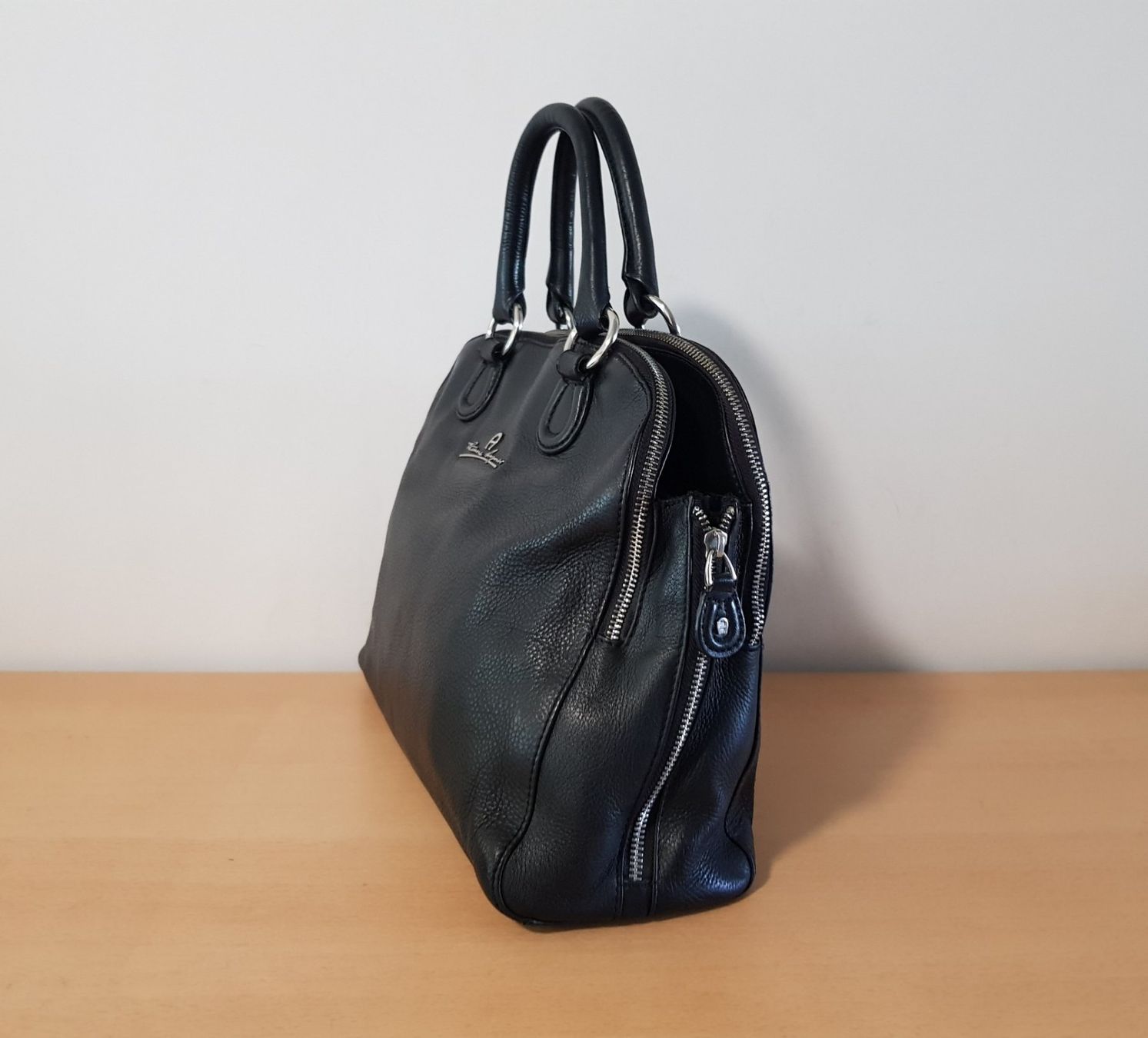 Aigner Borse da donna: Aigner Leder Handtasche Schwarz – Usato da Basel venduto da fafa68 1
