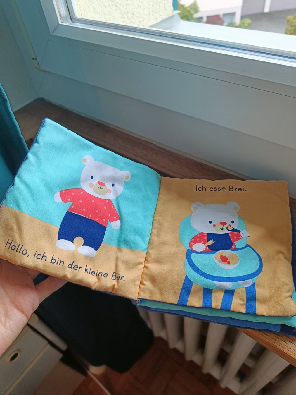 Spielzeuge: Baby Plüschbuch "Bär" – Gebraucht aus Zürich von atau 1