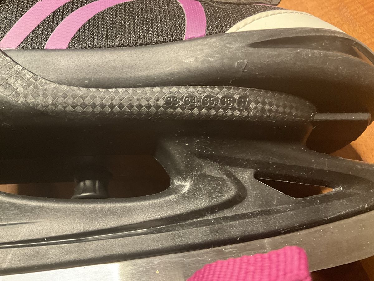 Pattini da ghiaccio: Schlittschuhe Grösse 33-37 – Usato da Oberhof venduto da Hibrzel 1