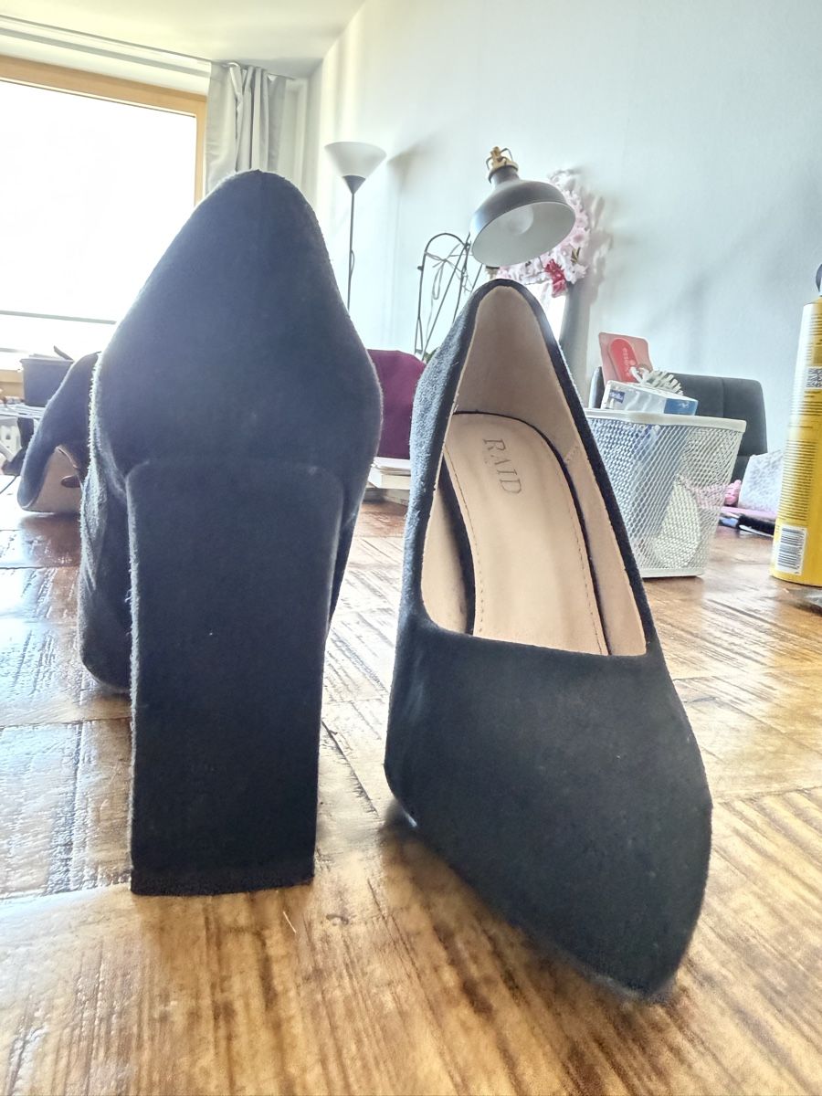 Damenschuhe: Raid Pumps schwarz Wildlederoptik  – Gebraucht aus Basel von sophiaa12 3