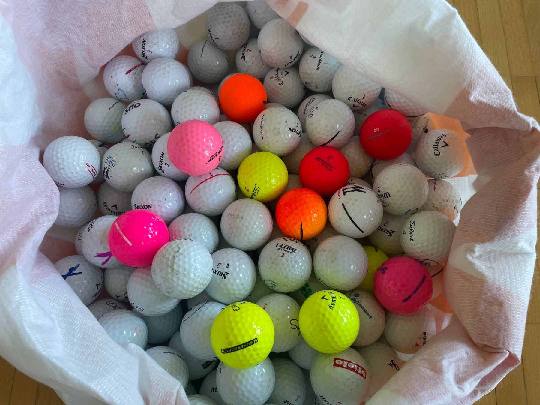 Bälle: 120 gebrauchte Golfbälle – Gebraucht aus Zürich von Telamon 1