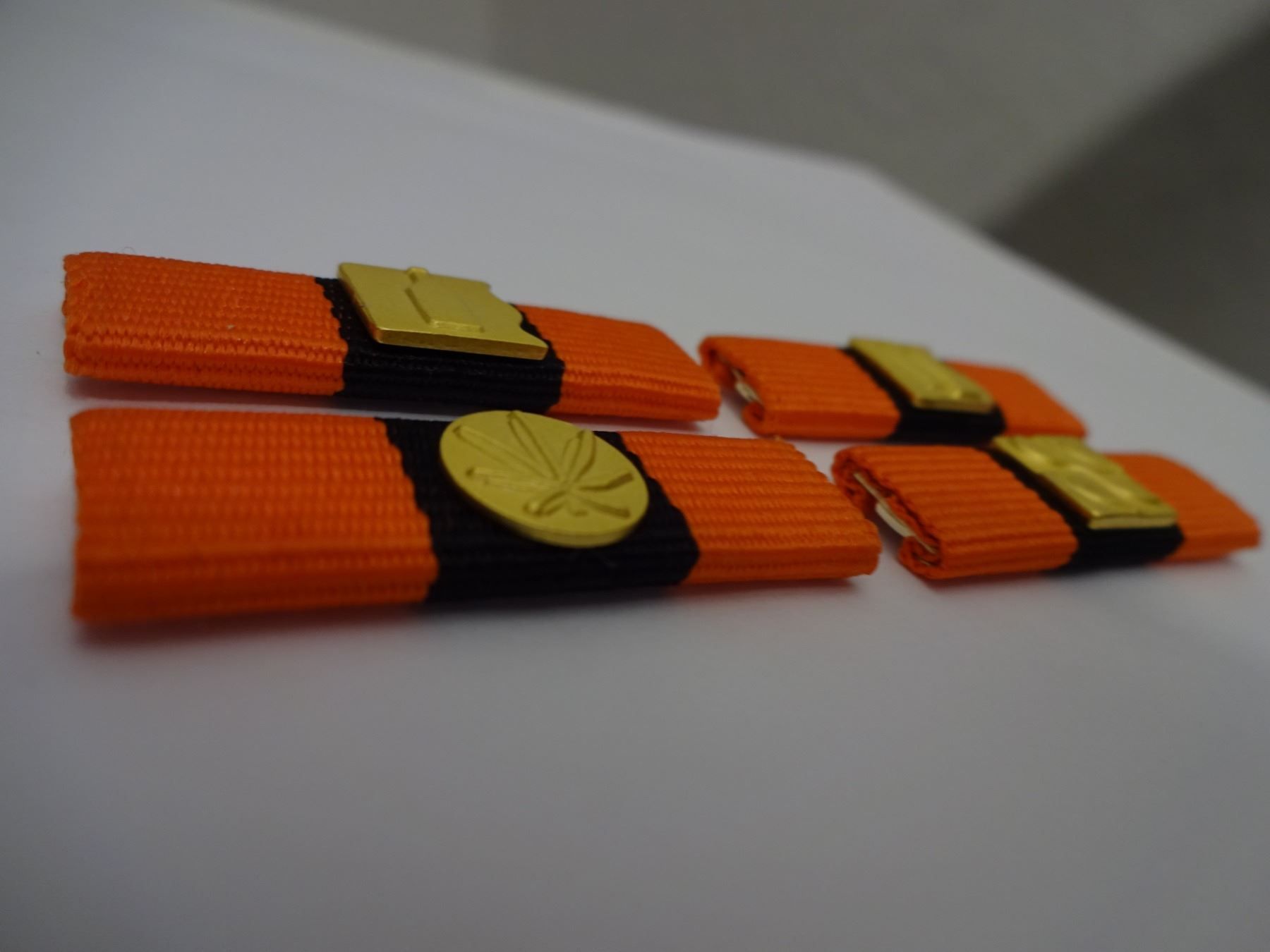 Altro in  Abbigliamento & Accessori: Die 4 exklusivsten Militärabzeichen – Nuovo e nell'imballaggio originale da Weite venduto da Sculpture 1
