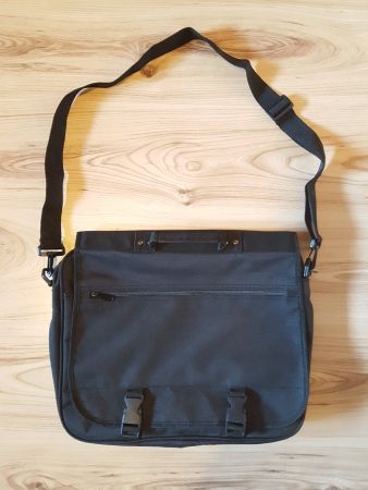 Schwarze Umhängetasche / Laptoptasche von Pro Design