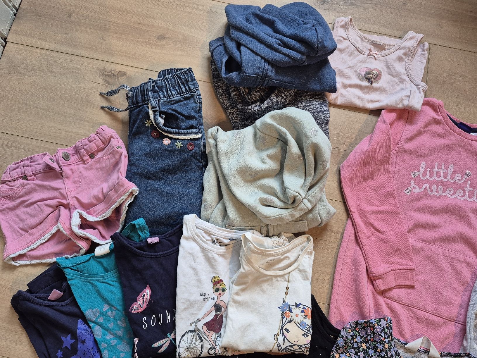 Lotti & Set di vestiti: Mädchen Kleiderpaket, Grösse 110 und 110/116, – Usato da Walenstadt venduto da Ani23 2