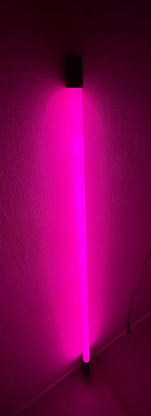 Lampade: 2Stück Led Röhre 135cm Pink – Usato da Uster venduto da SAMMELPOST