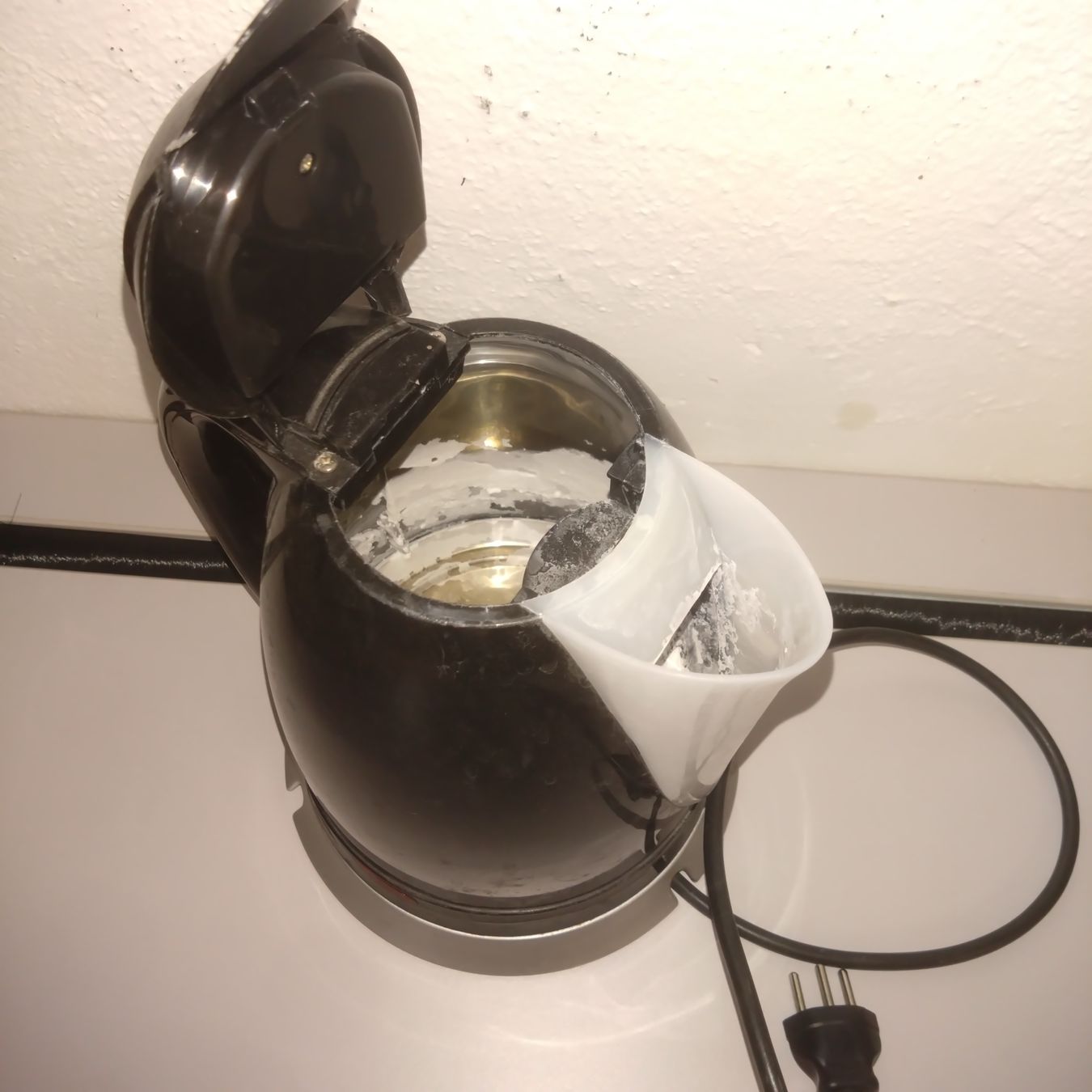 Bollitori: Wasserkocher MioStar 2 Liter, schwarz – Usato da Wettingen venduto da Sp77 3