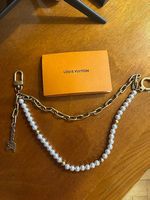 Louis Vuitton "Chain Belt Pearls" 