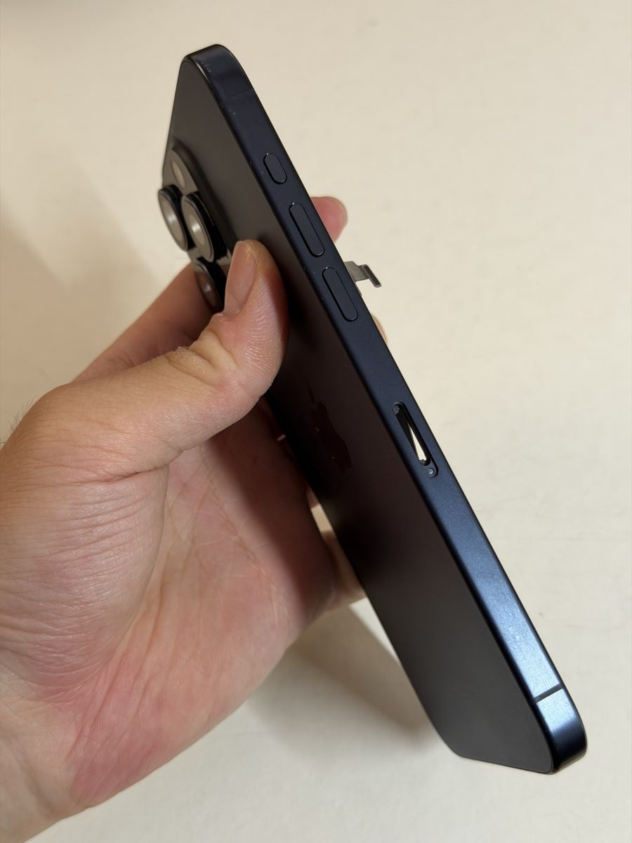 Apple Handys / Smartphones: Komplett iPhone 15 Pro Max Gehäuse Pulled  – Gebraucht aus Chur von beverlyone 4
