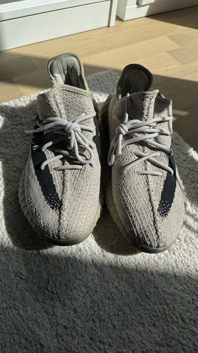 Adidas Scarpe da uomo: Adidas Yeezy Boost 350 V2 Gr. 46 SLATE – Usato da Chur venduto da noggerlover