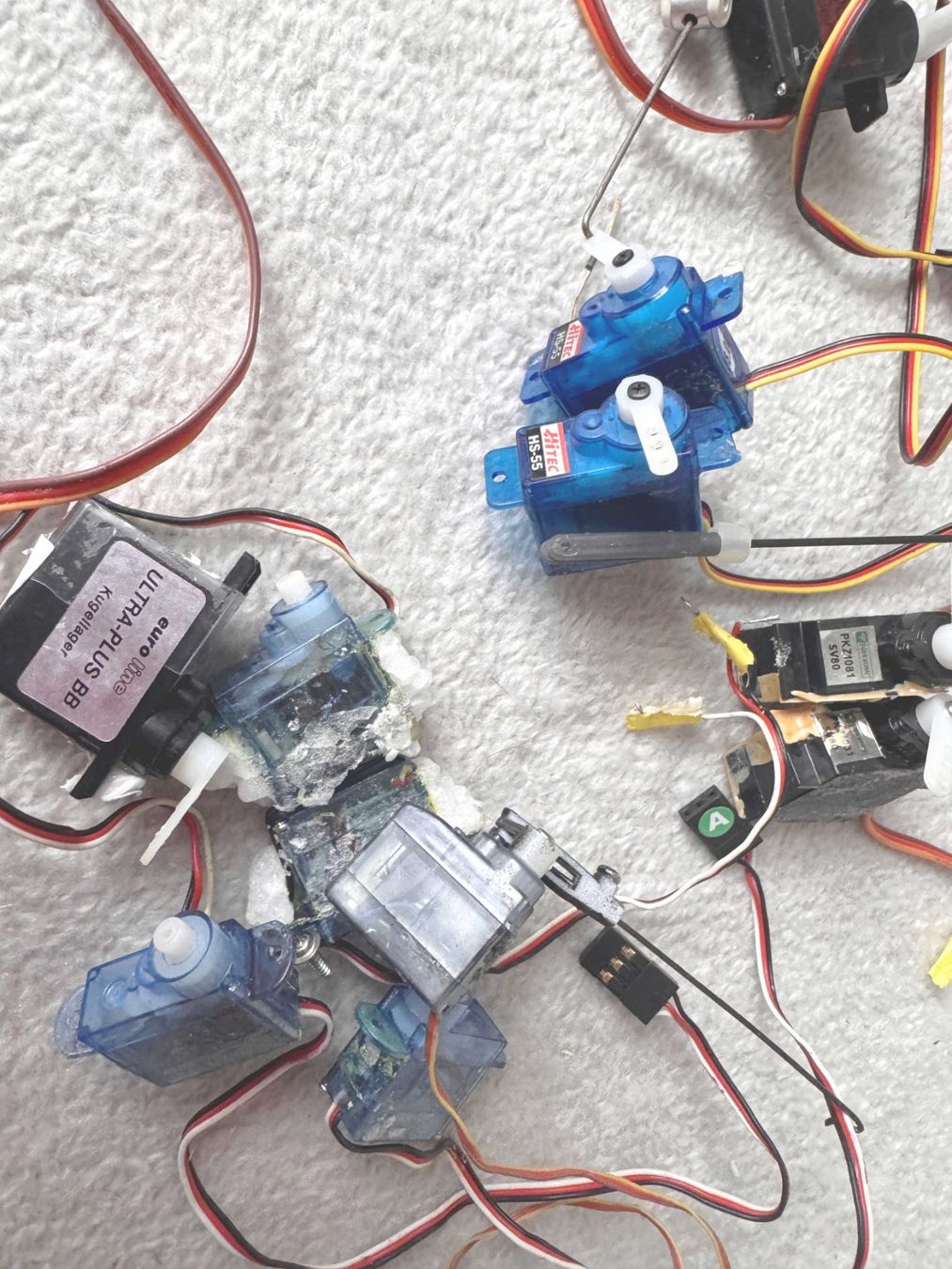 Modellismo RC: RC SERVOS Servo 24stk getestet diverse – Usato da Zürich venduto da Malco0 8