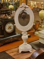 Dekoratives Standspiegel im Vintage-Stil
