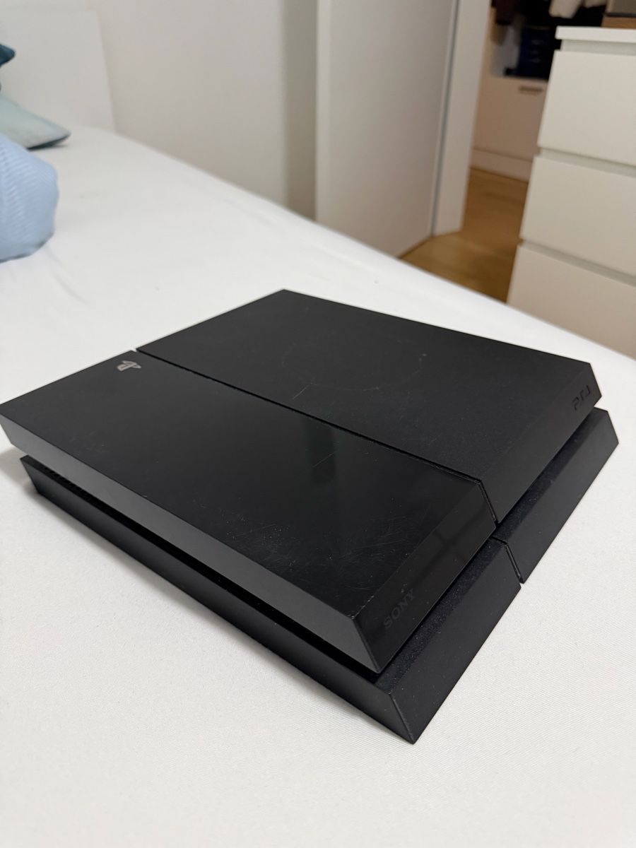 Sony Console: Ps4 mit kabel ohne controller – Usato da Malters venduto da aba_798z