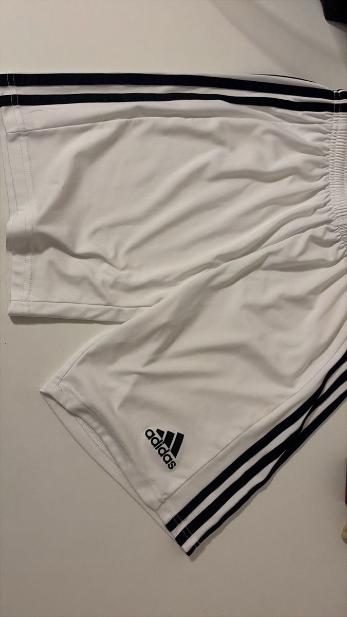 Adidas Pantaloni: Adidas Hosen – Usato da Eggerberg venduto da nicolas.wasmer
