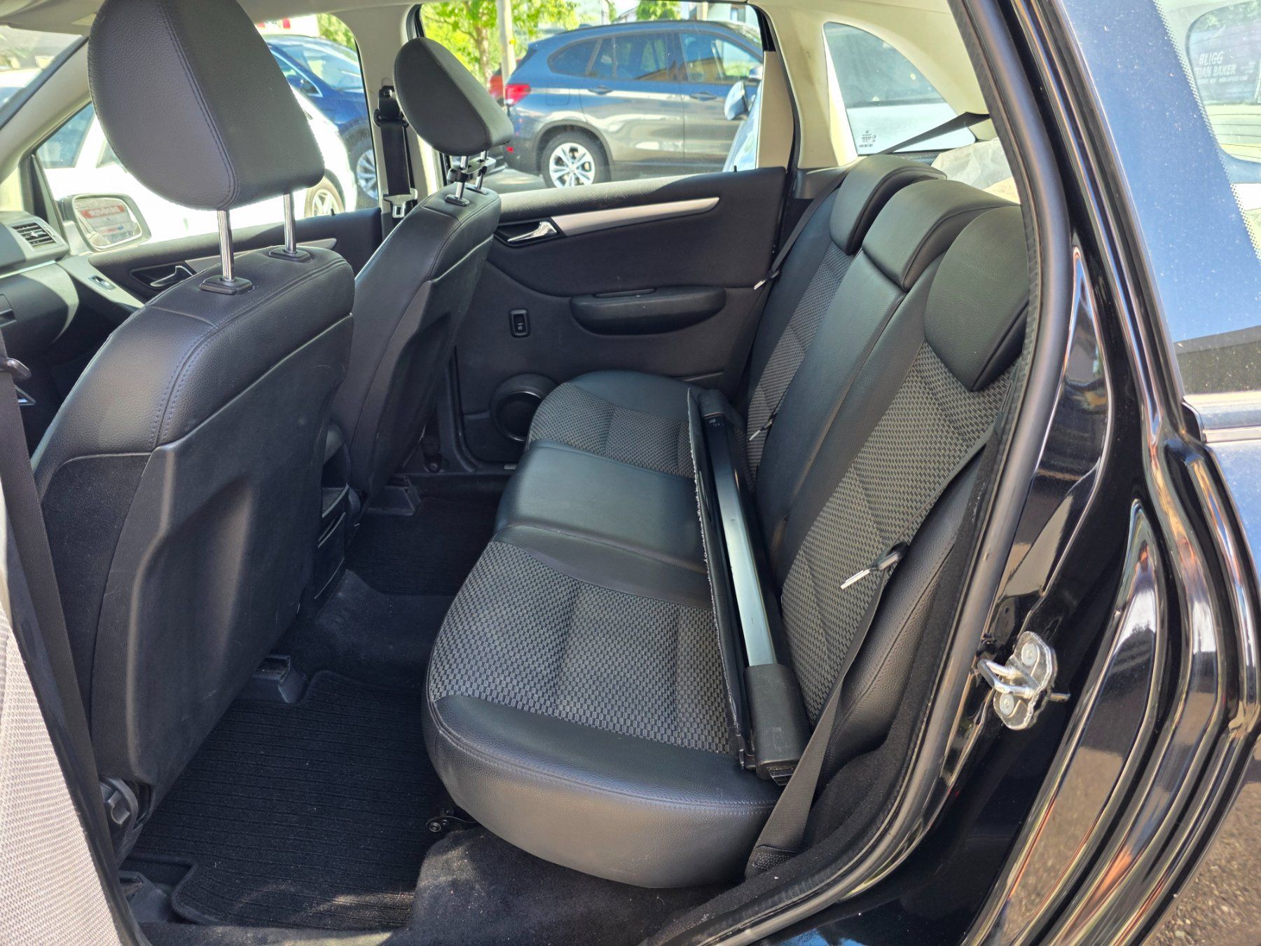 Mercedes-Benz Autos: Mercedes Benz B 180 – Gebraucht aus Widnau von B6X 9