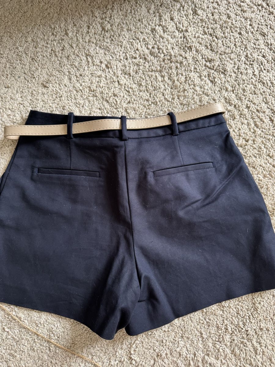 Zara Pantaloni: Zara shorts – Nuovo (secondo la descrizione) da Bern venduto da FashionK92 1