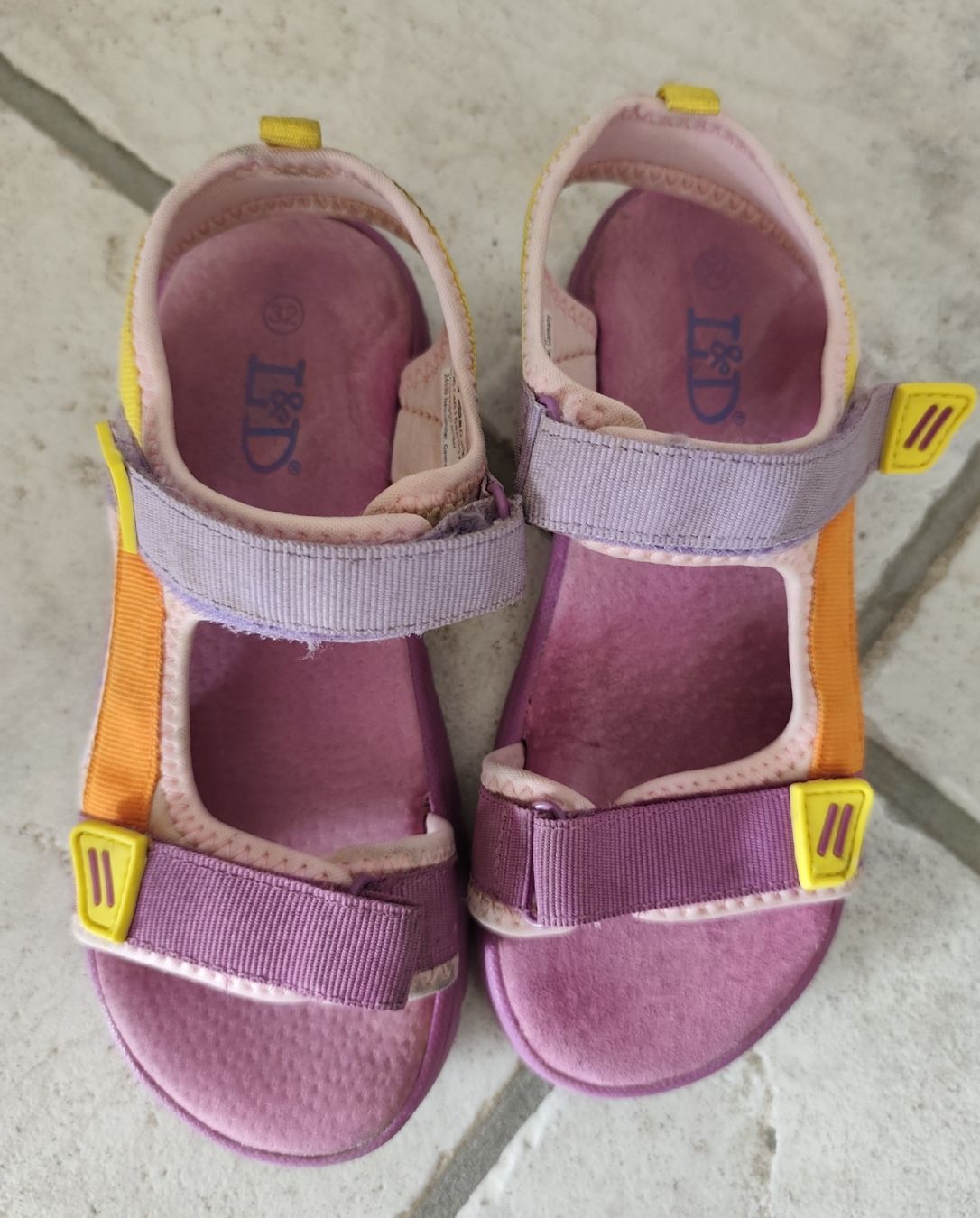 Scarpe per ragazze: Mädchensandale Grösse 32 – Usato da Chur venduto da Rodanisa 6