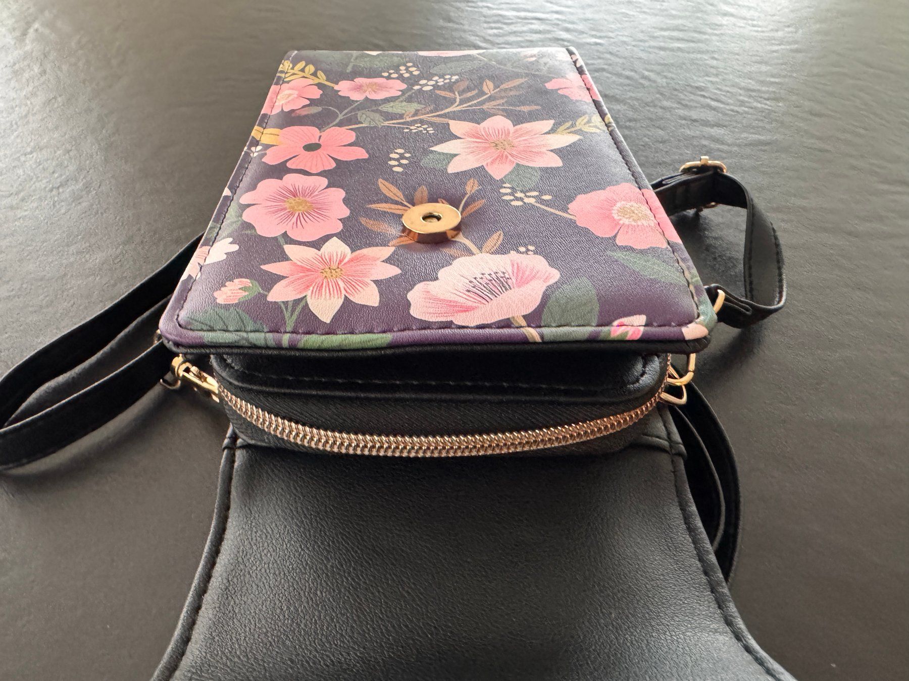 Borse da donna: Neu** Handytasche / Umhängetasche – Nuovo e nell'imballaggio originale da Zollikon venduto da Krenapf 2