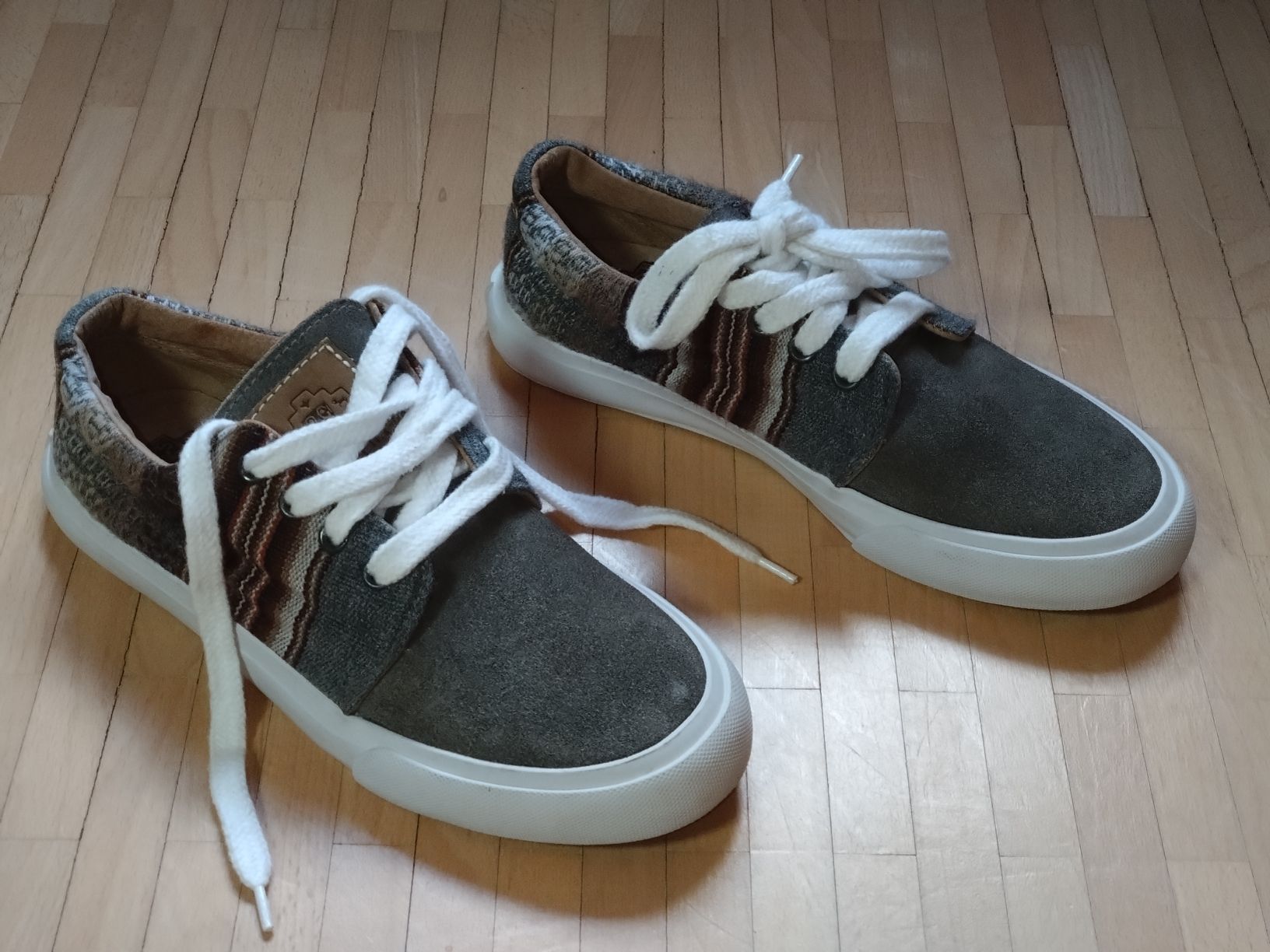 Scarpe da donna: Chaussures décontractées MIPACHA, taille 37, comme neuves! – Usato da Farvagny-le-Grand venduto da LaCaverne