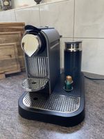 Nespresso Kaffeemaschine mit Milchaufschäumer 