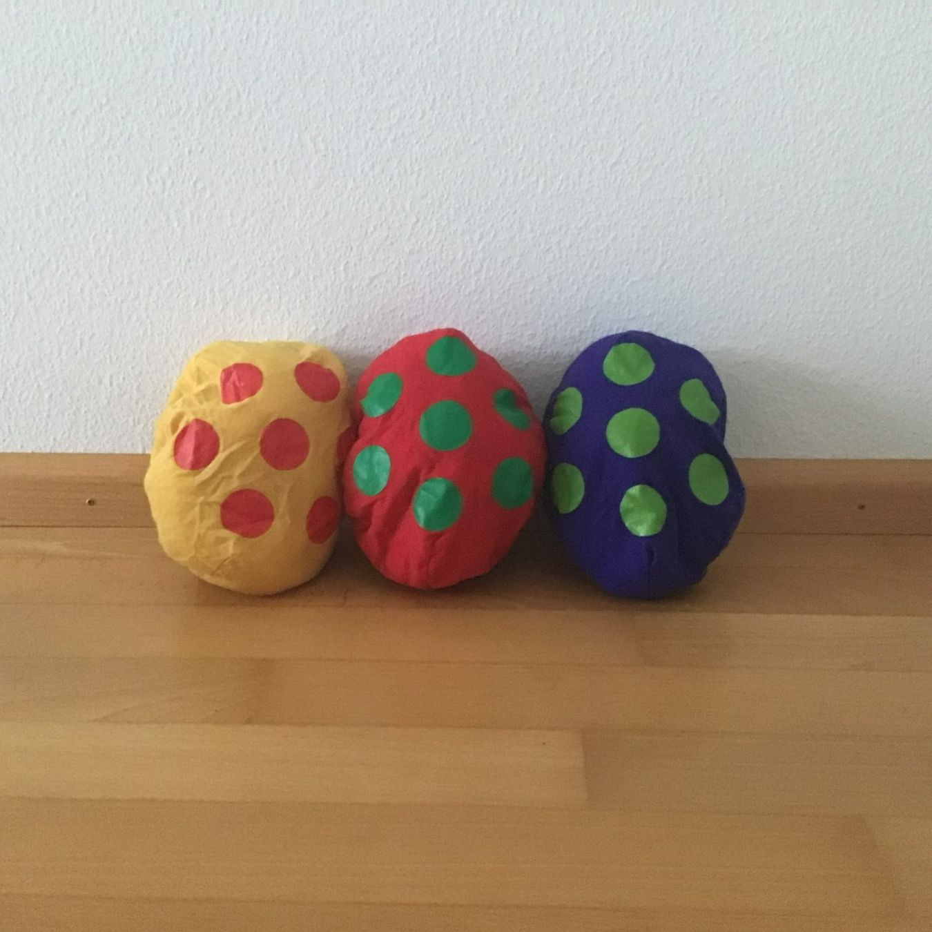 Migros Spielzeuge: 3 Plüschtier-Hasen - in Plüsch-Eier umwandelbar – Gebraucht aus Muttenz von Juvenile33 4