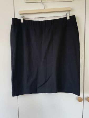 MARC CAIN Premium Strickrock Schwarz – Gr. N6 (XL/44)