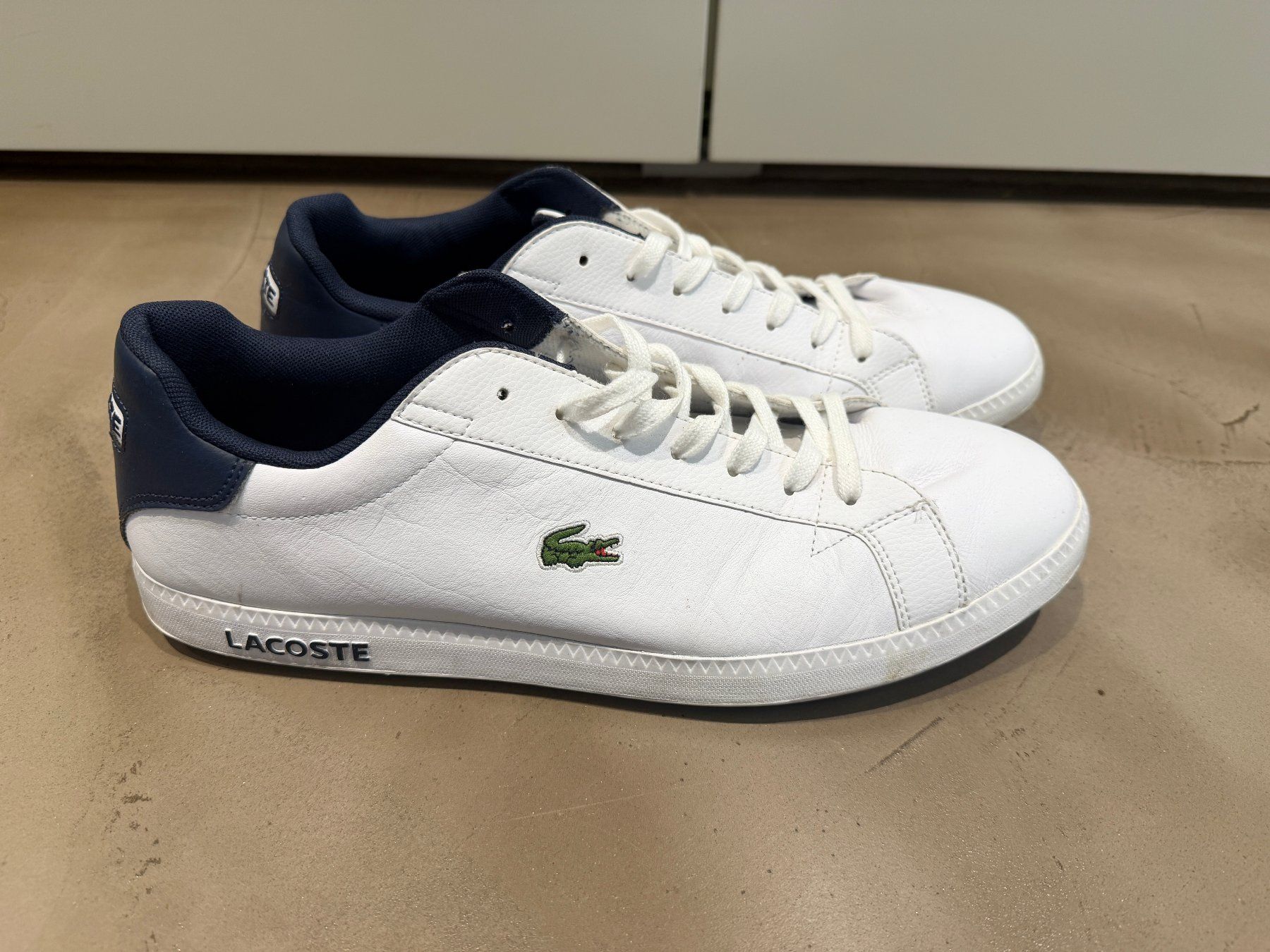 Scarpe da uomo: Lacoste Sneaker weiss dunkelblau – Usato da Lenzburg venduto da sandkiste