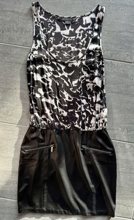 Armani Exchange Minikleid; Seidentop- KunstlederRock LP420.-