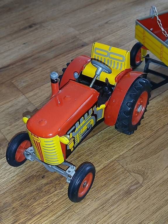 Trattori: Vintage 70er Kovap  Traktor Blech Traktor & Anhänger  – Usato da Bäch SZ venduto da Retroandy 1
