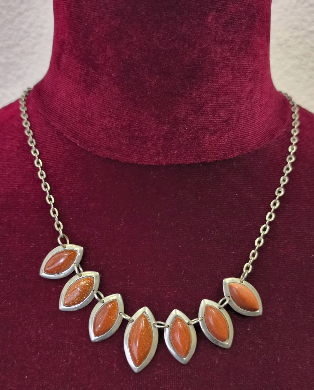 Autres bijoux: 3x Halskette im silberfarbenen Collier-Stil – D'occasion à Rüti ZH par Restwert_Rueti_ZH