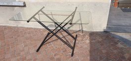 Tavolo in vetro e metallo (design)