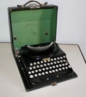 Hübsche, alte Schreibmaschine von A. Wyss, Solothurn