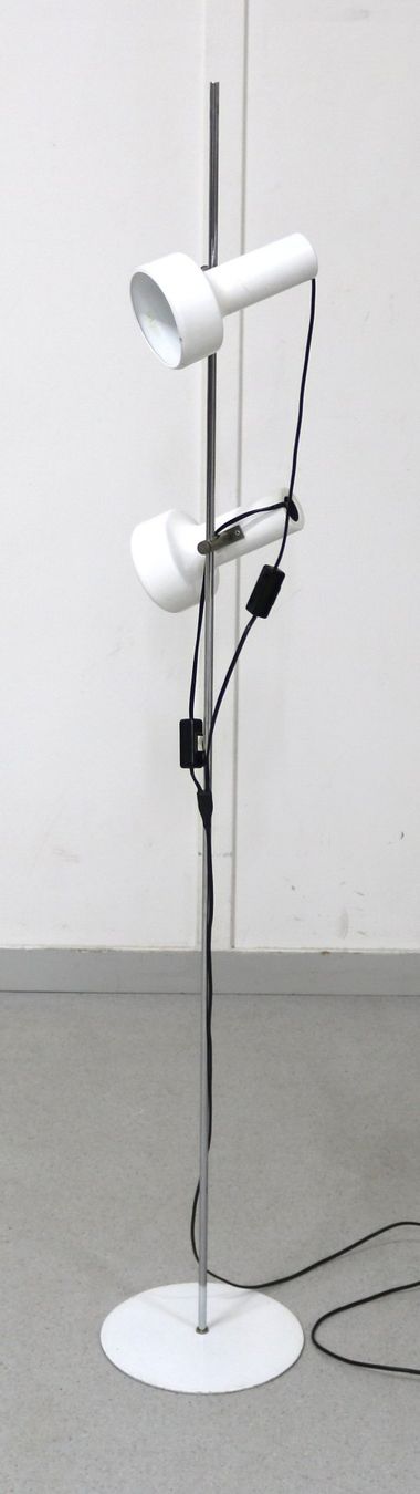 Lampade: Weisse Stehlampe mit zwei Spots – Usato da Volketswil venduto da brockipfannenstil 1