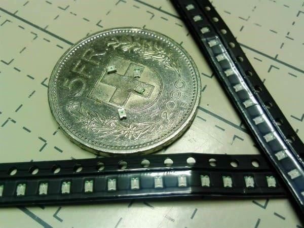 Componenti elettronici: LED SMD 0805, kaltweiss 20Stk – Nuovo (secondo la descrizione) da Luzern venduto da Salefactory 1