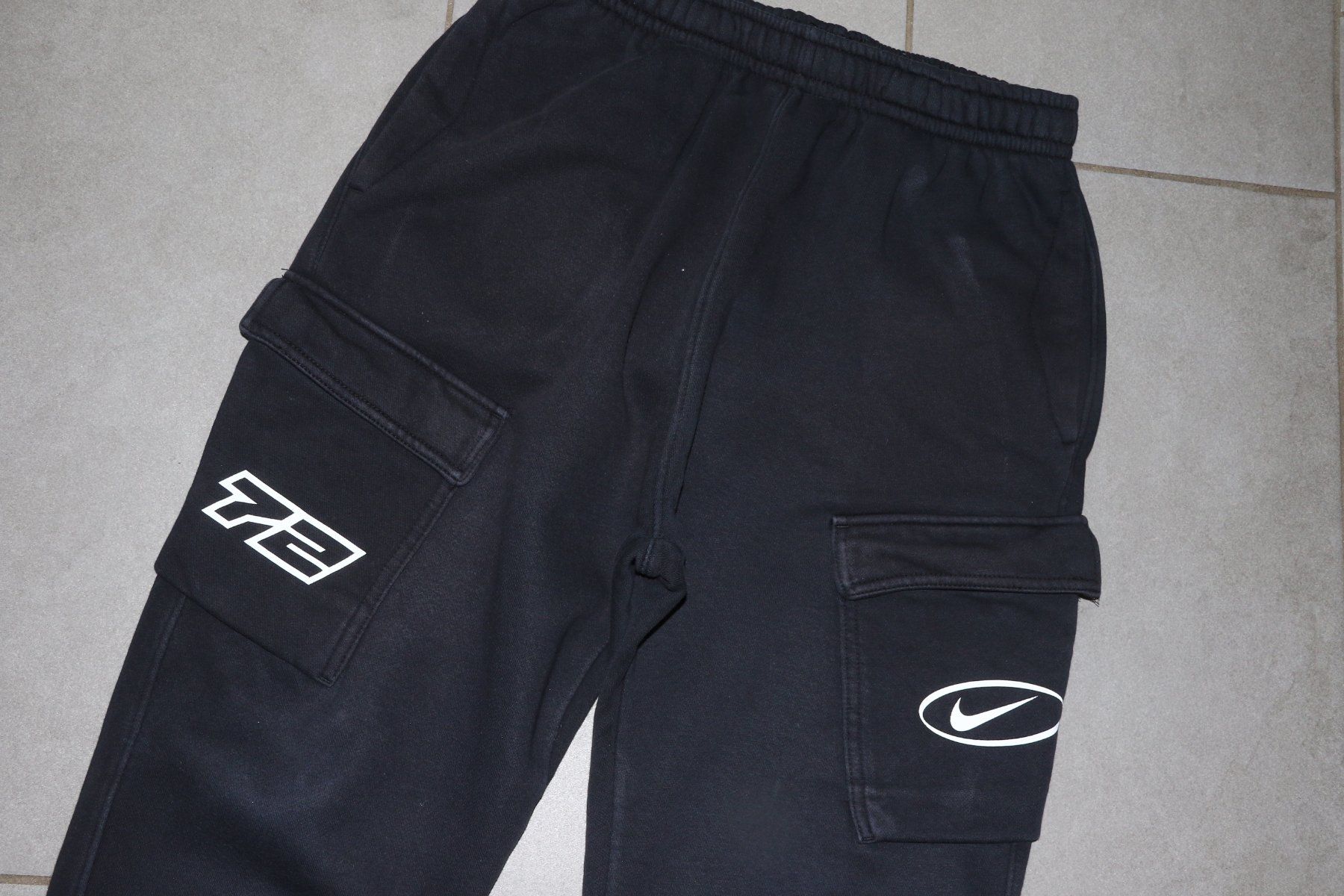 Nike Pantaloni: Herrenhose von NIKE Gr.M – Usato da Oberwil-Lieli venduto da Svetlana28 1