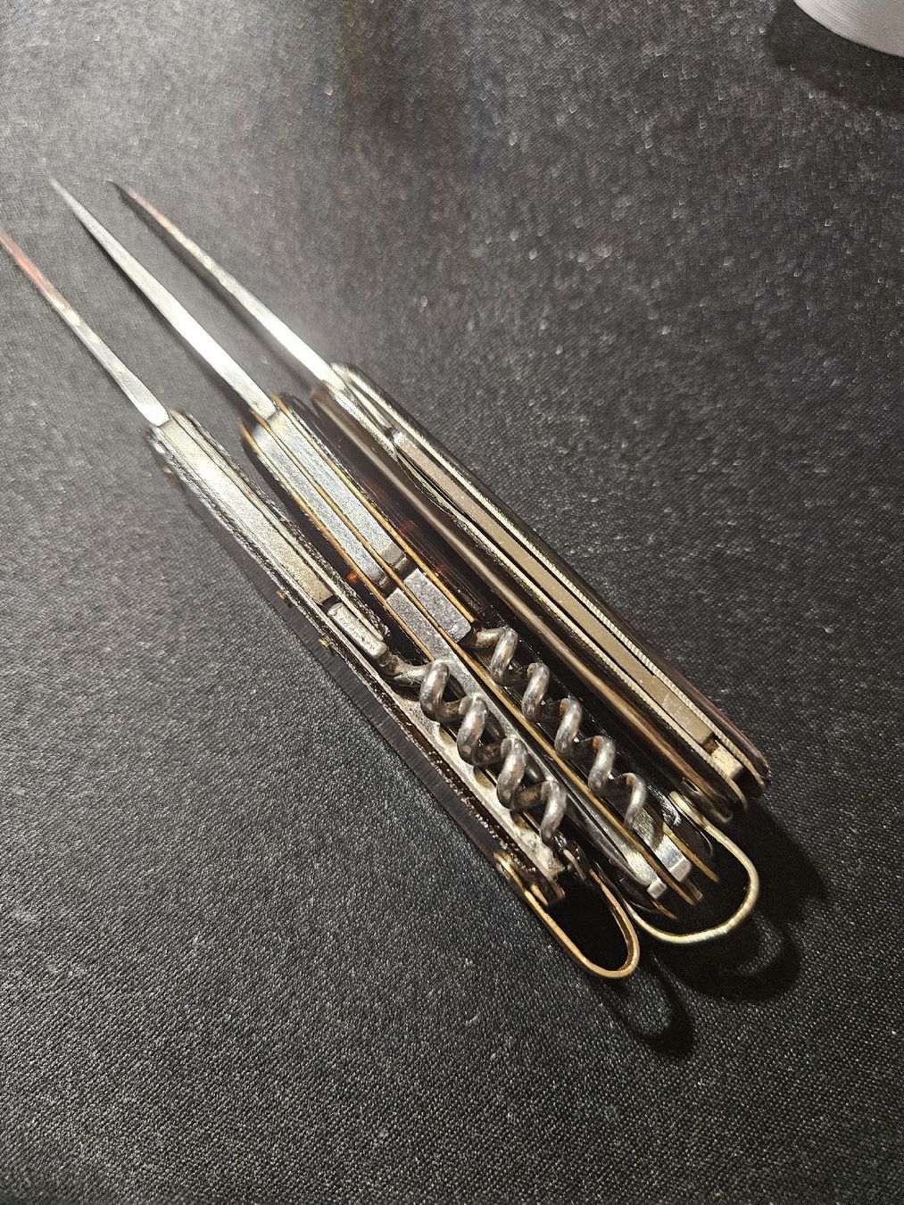 Couteaux de poche: 3 Taschenmesser – Défectueux à Bern par Respirit 9