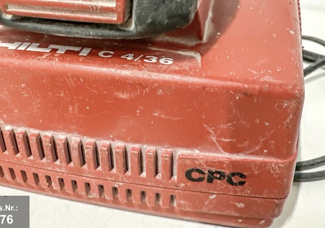 Hilti Tutti gli attrezzi: 2 Hilti Ladegeräte + 2 Akkus – Usato da Richterswil venduto da pla_hwr6 4