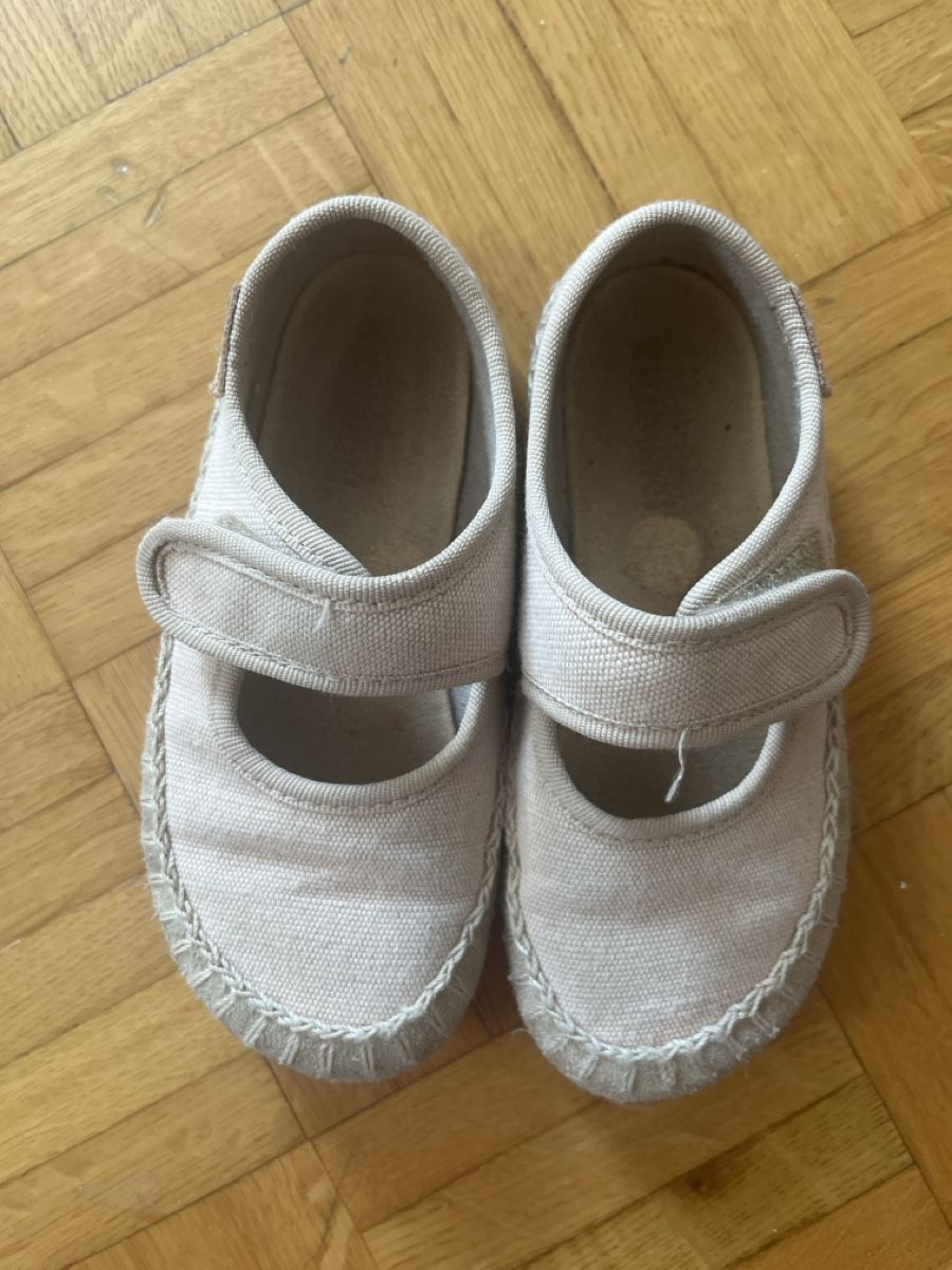 Scarpe per ragazzi: Living Kitzbühel slippers, size 28 – Usato da Villette (Lavaux) venduto da eva_l6gw