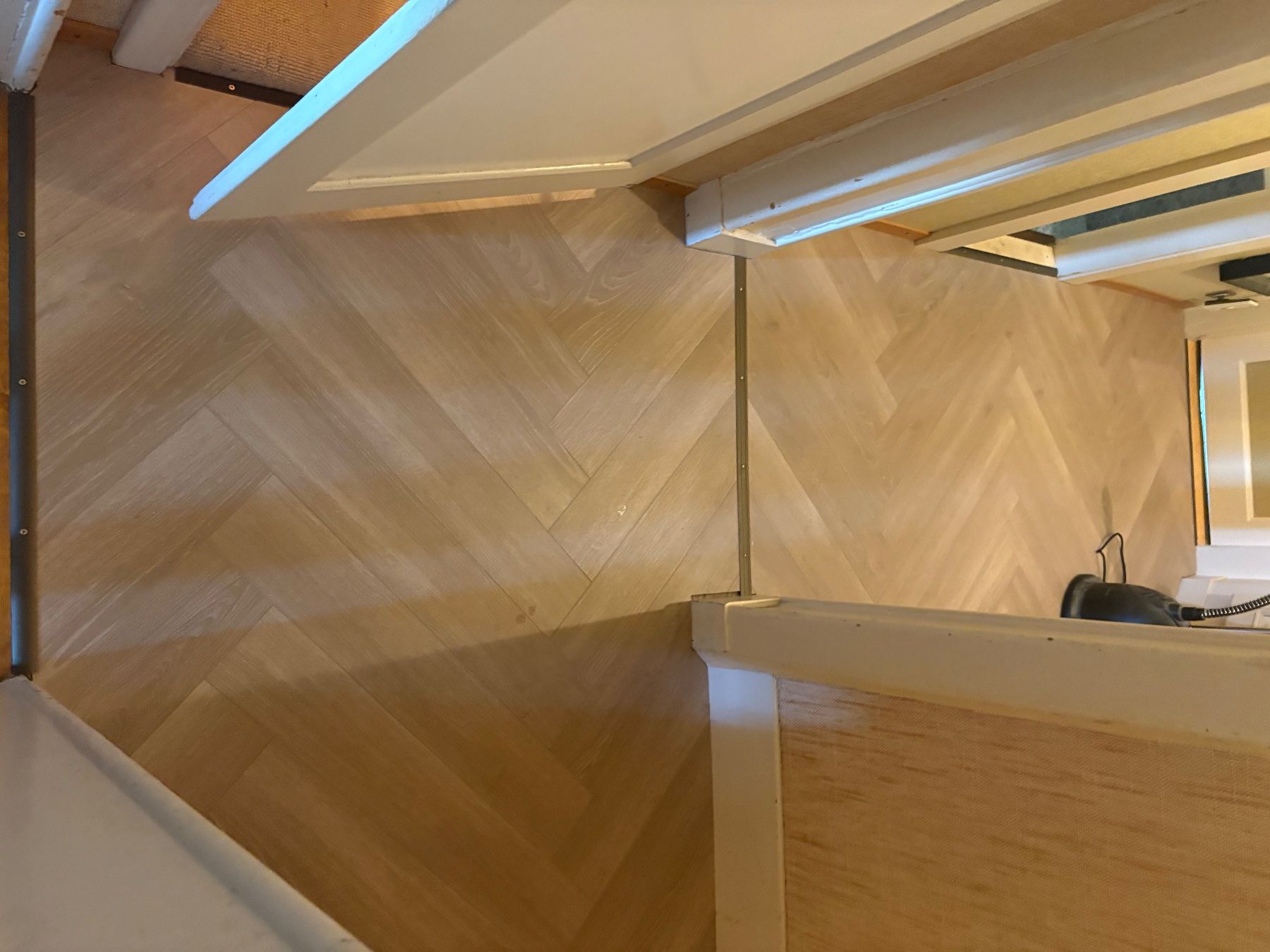Rivestimenti per pavimenti: Laminat Skandor herringbone – Usato da Mont-sur-Rolle venduto da jur_flp8