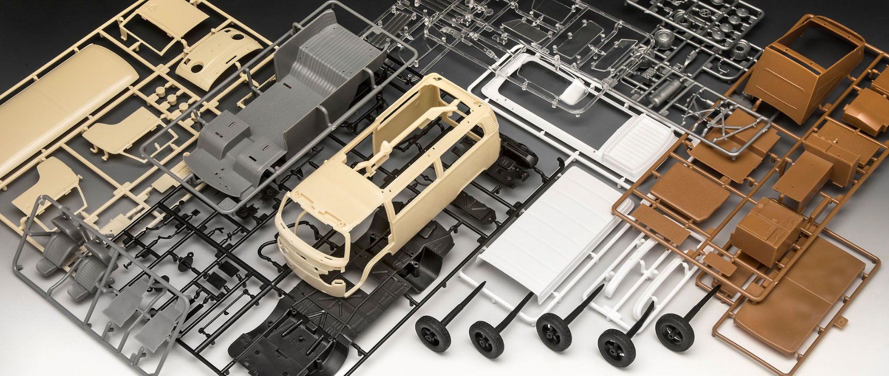Revell Modellautos: VW T2 Camper von Revell, 1:24 – Neu und originalverpackt aus Lenk im Simmental von trampeltier61 7