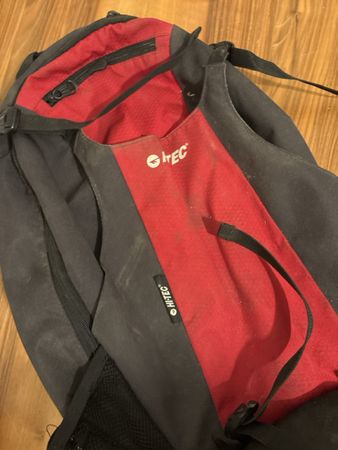 Hi-Tec Rucksack schwarz-rot gebraucht