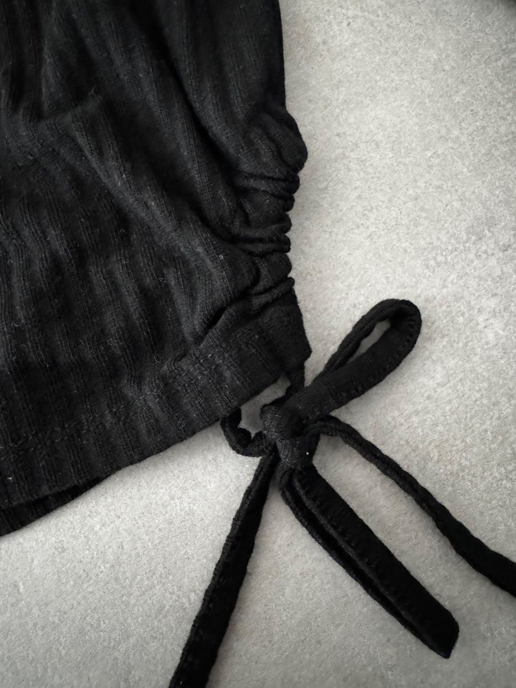 Only Maglioni & Felpe: ONLY Langarmshirt schwarz gerippt mit Bindebändern Grösse M – Usato da Frick venduto da Cirilla 3