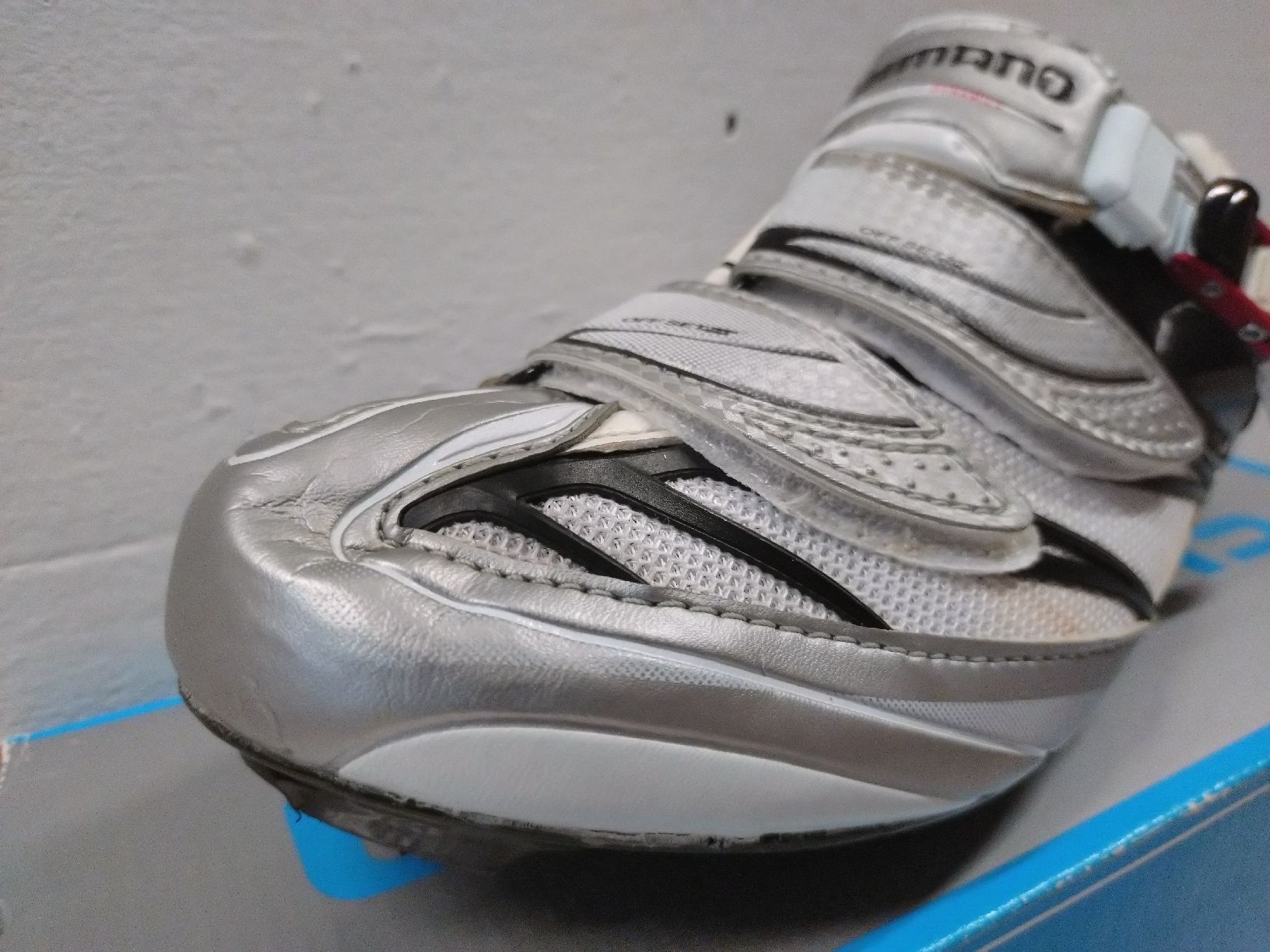 Shimano Herrenschuhe: Chaussures de cyclisme Shimano R133, taille 40 NOS – Neu (gemäss Beschreibung) aus Farvagny-le-Grand von LaCaverne 4
